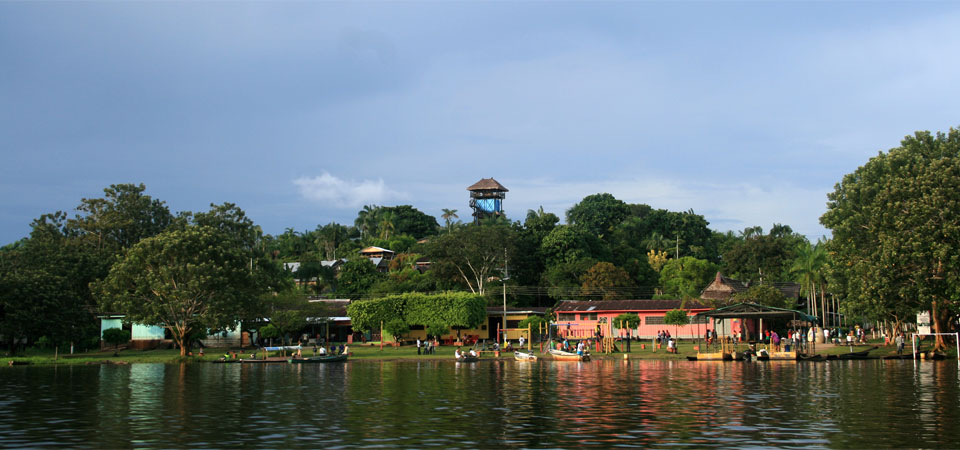 rio loretoyacu amazonas colombia picoloro ecoturismo